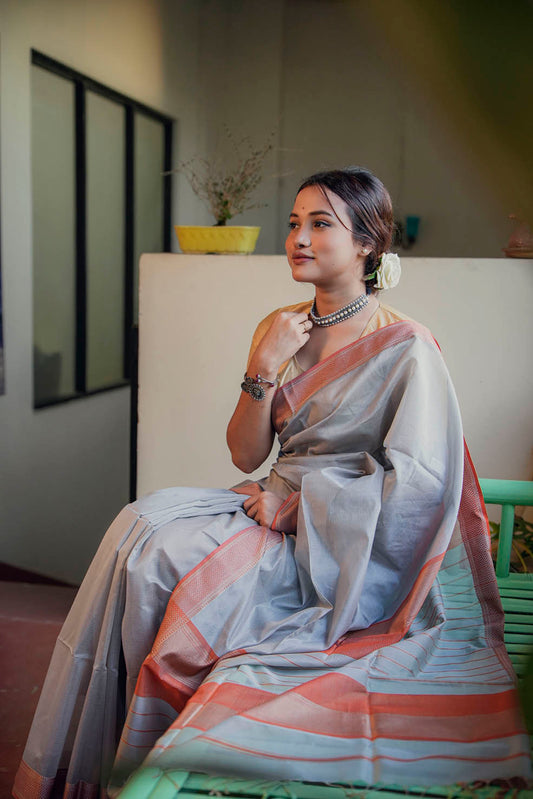 Grey-Red Maheshwari Cotton-Silk Saree