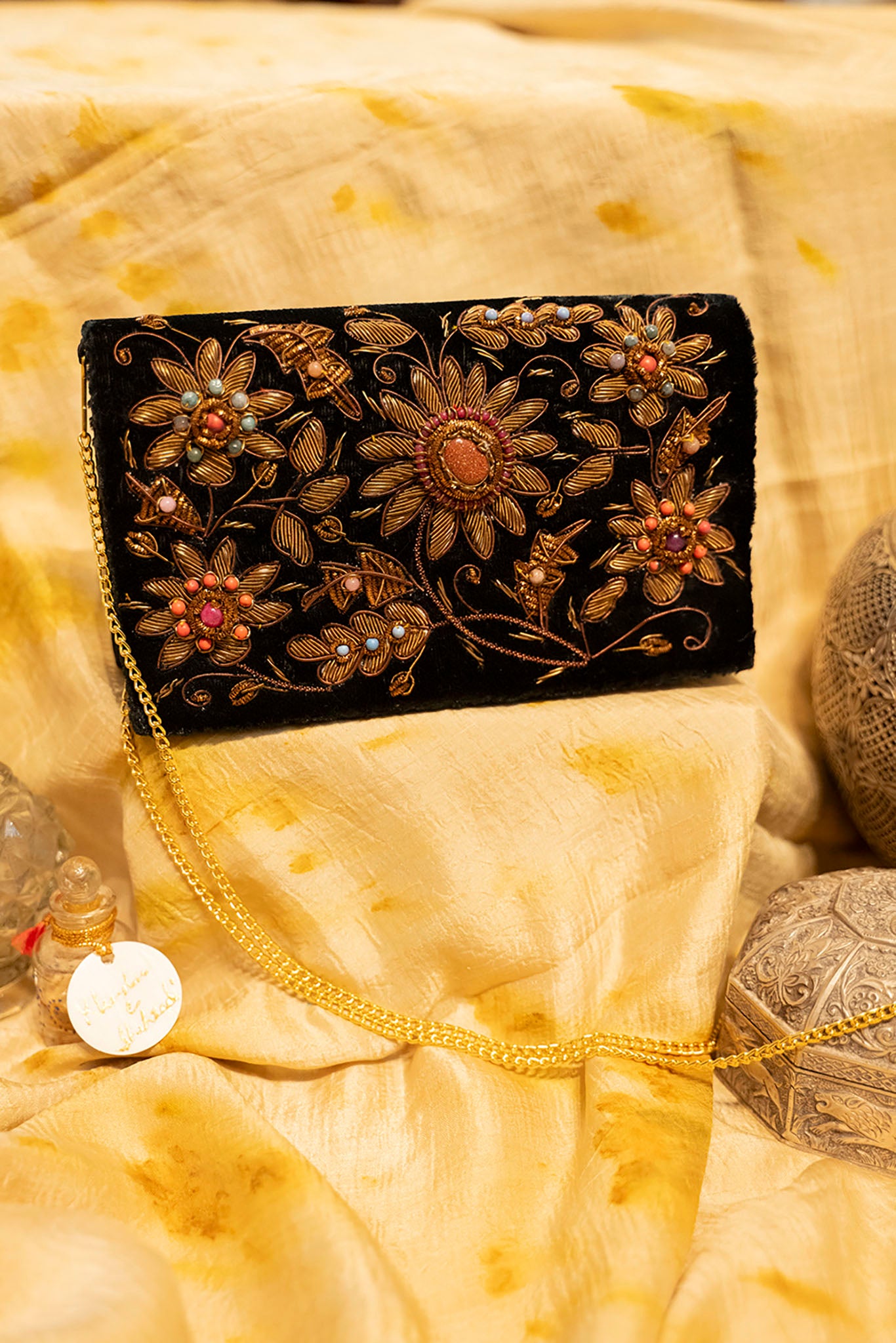 Boîte souvenir brodée de rhinocéros