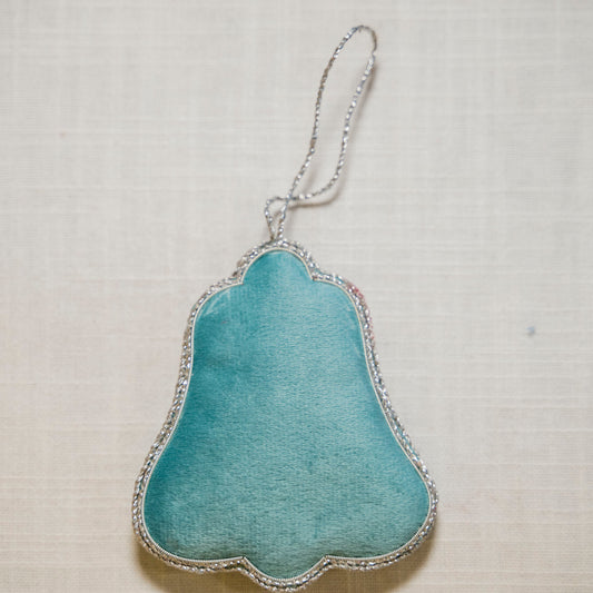 हाथ से बुना हुआ मस्टर्ड इरी सिल्क स्टोल | धारीदार