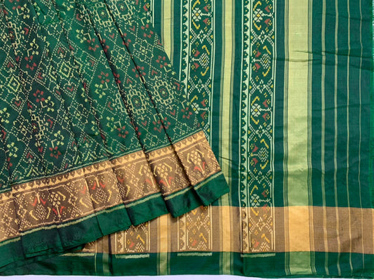 Sari tissé à la main en soie Gujarat Patola vert