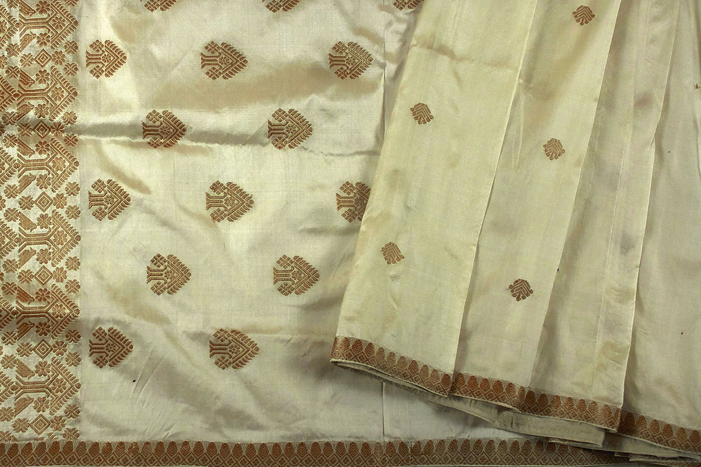 Natural Mulberry Silk With Muga Work Handloom Silk Sari