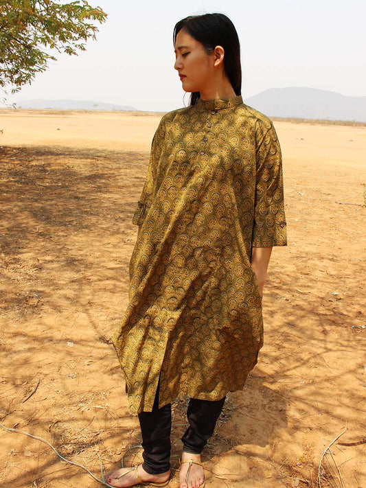 Bloc à main Ajrak imprimé long Kurti jaune