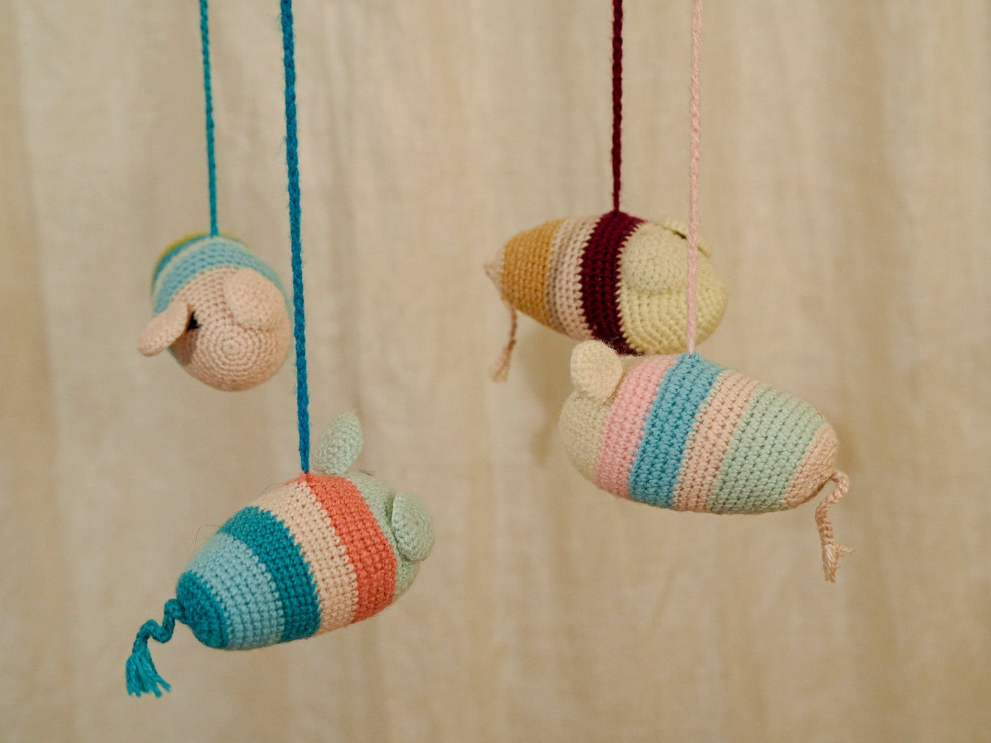 n सोते समय बज़िंग बडीज़ | पालना लटकाना