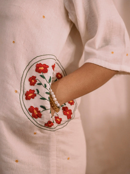 Gardénia | Mûrier indien brodé à la main par robe en coton