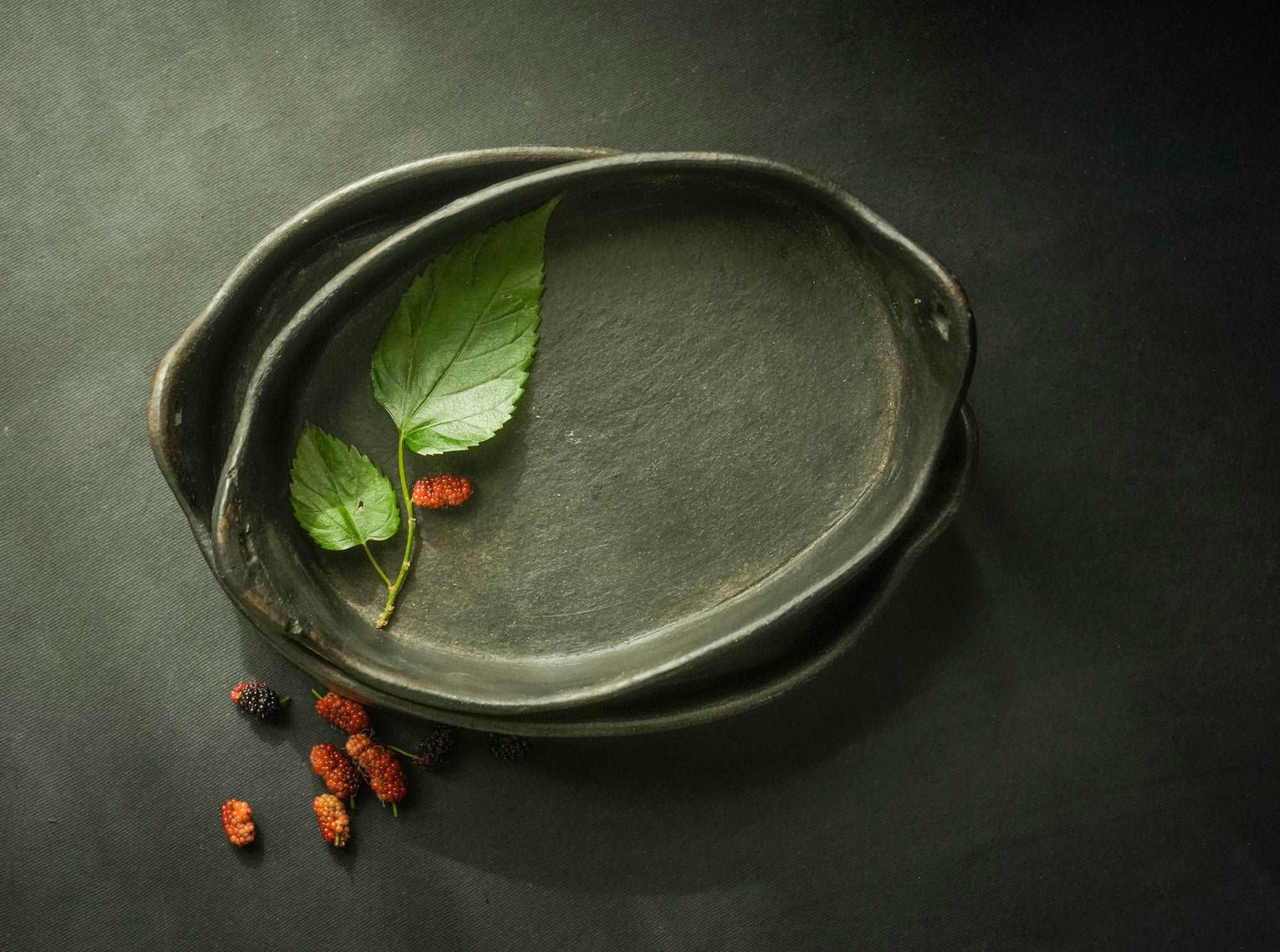 Longpi Black Pottery Stoneware Baker's Plate