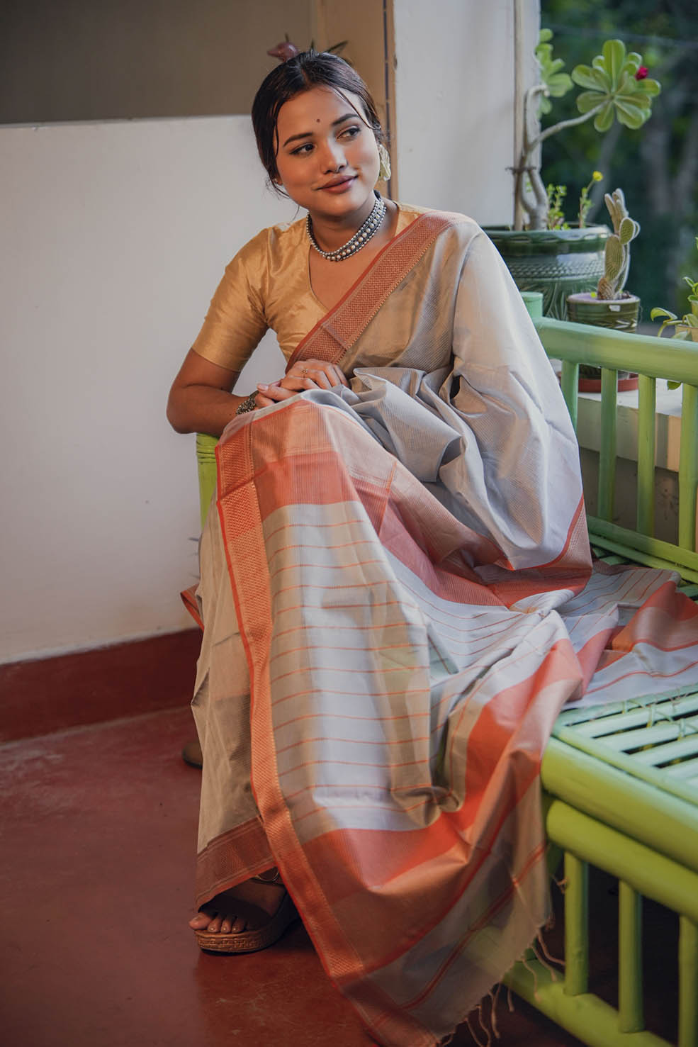 Grey-Red Maheshwari Cotton-Silk Saree