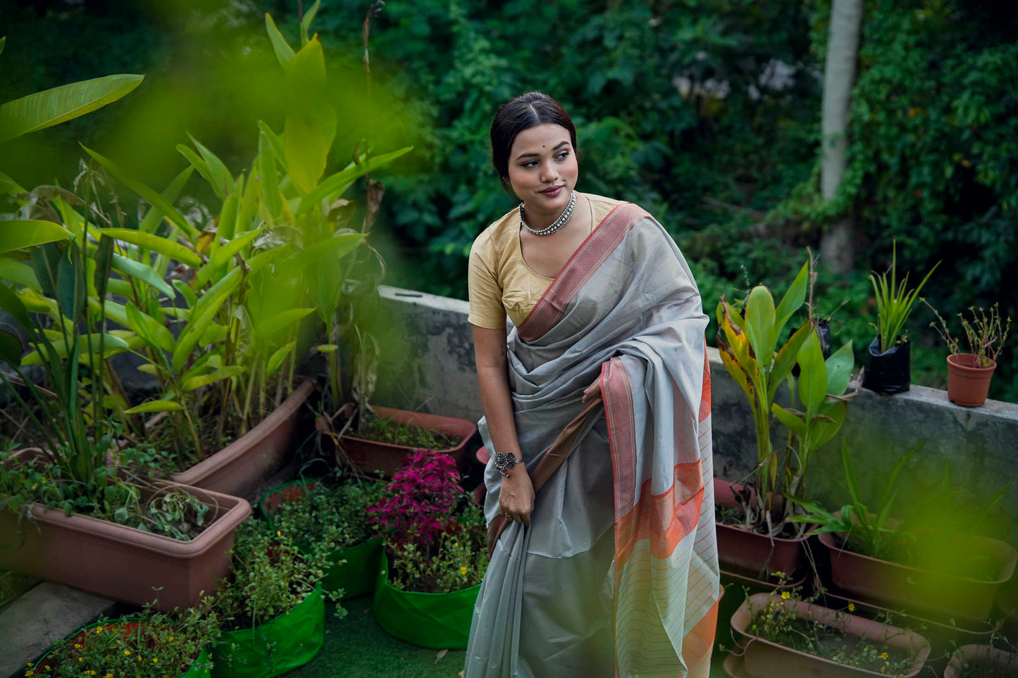 Grey-Red Maheshwari Cotton-Silk Saree