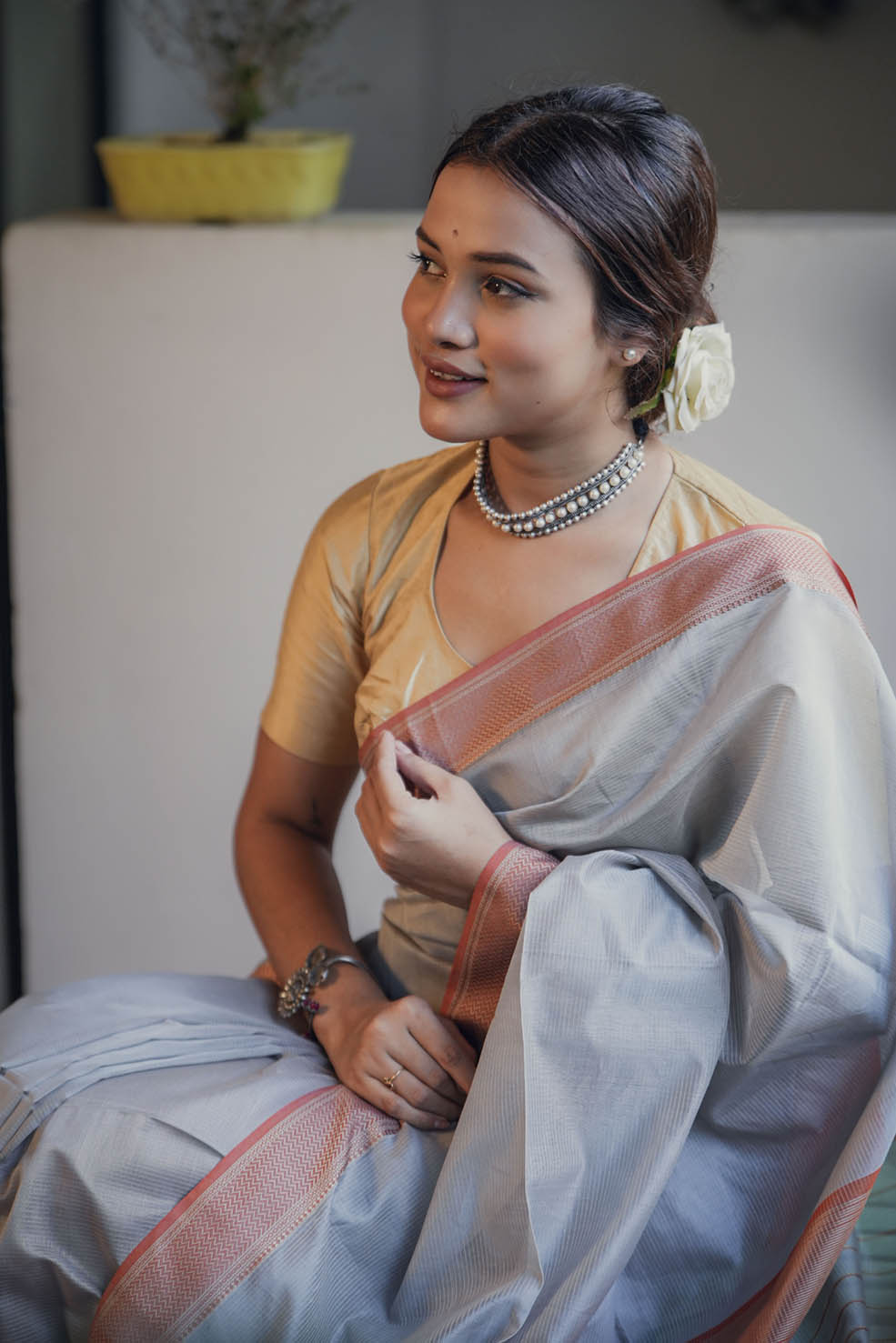 Grey-Red Maheshwari Cotton-Silk Saree