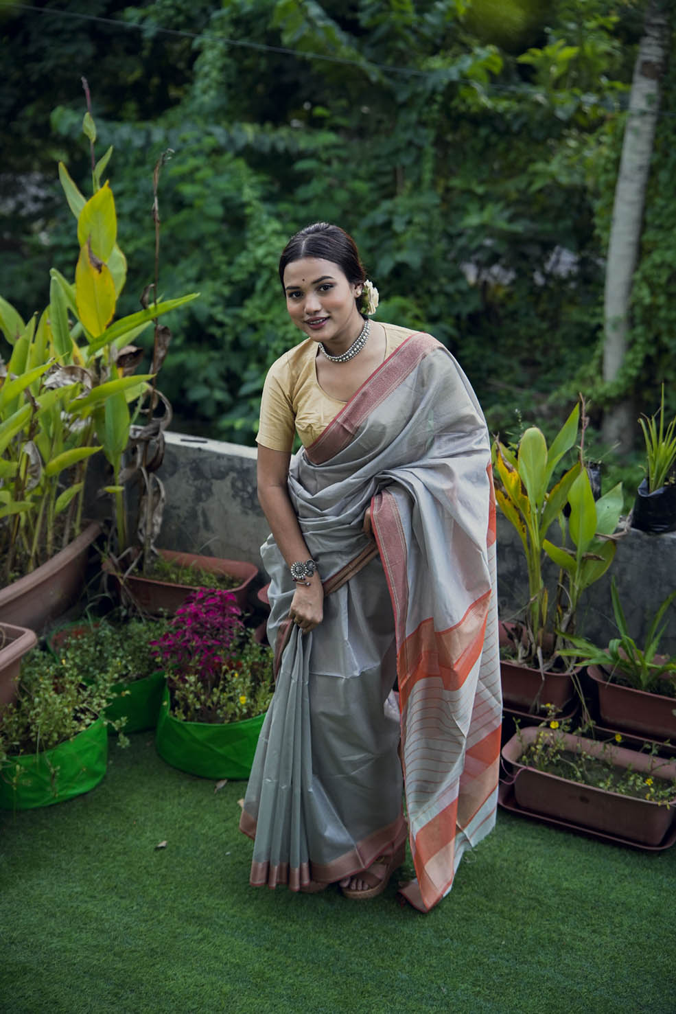 Grey-Red Maheshwari Cotton-Silk Saree