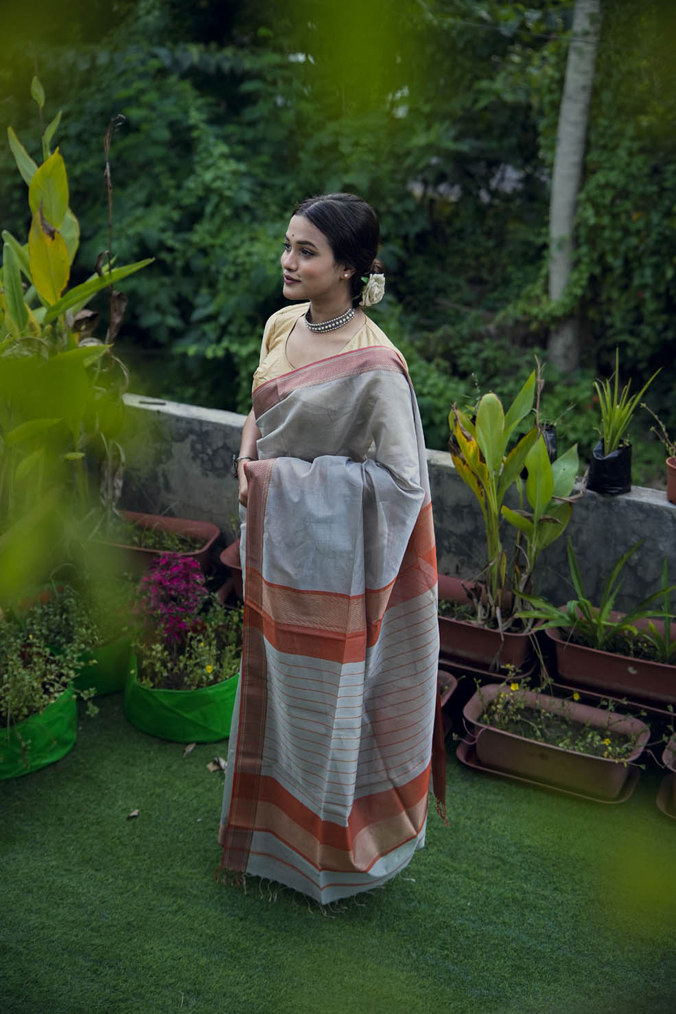 Grey-Red Maheshwari Cotton-Silk Saree