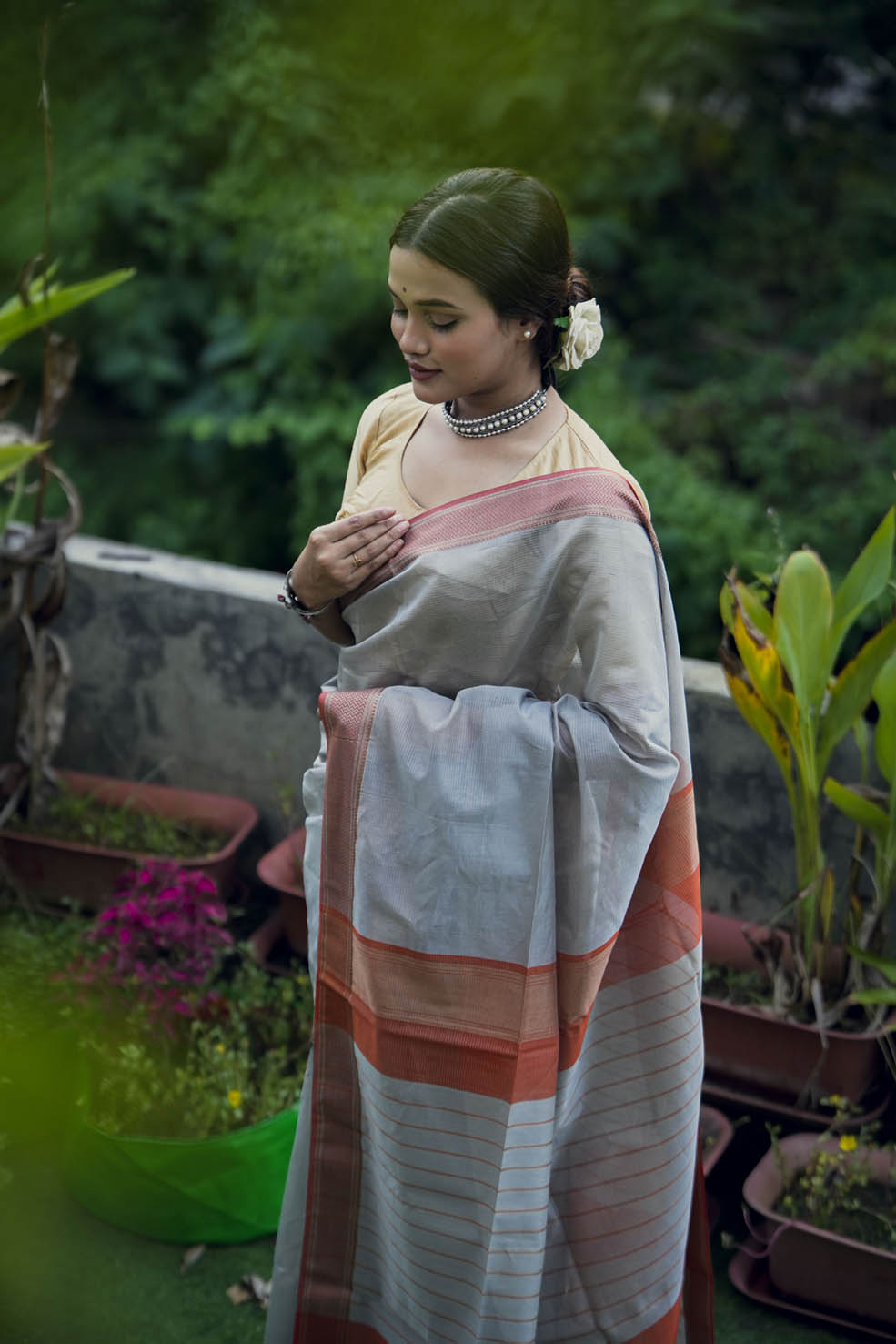 Grey-Red Maheshwari Cotton-Silk Saree