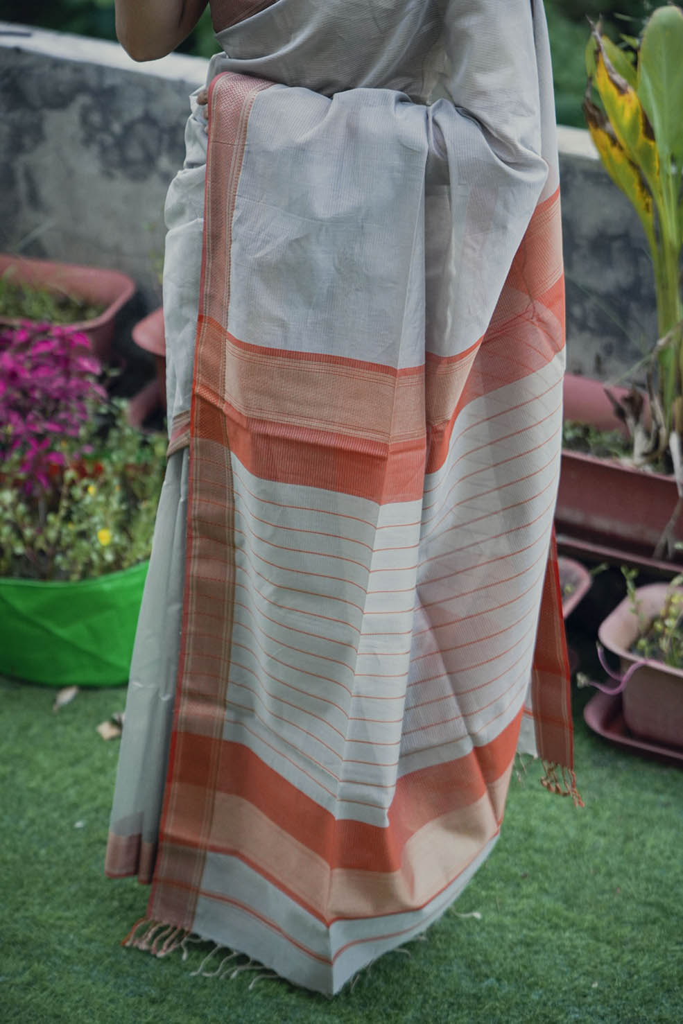 Grey-Red Maheshwari Cotton-Silk Saree