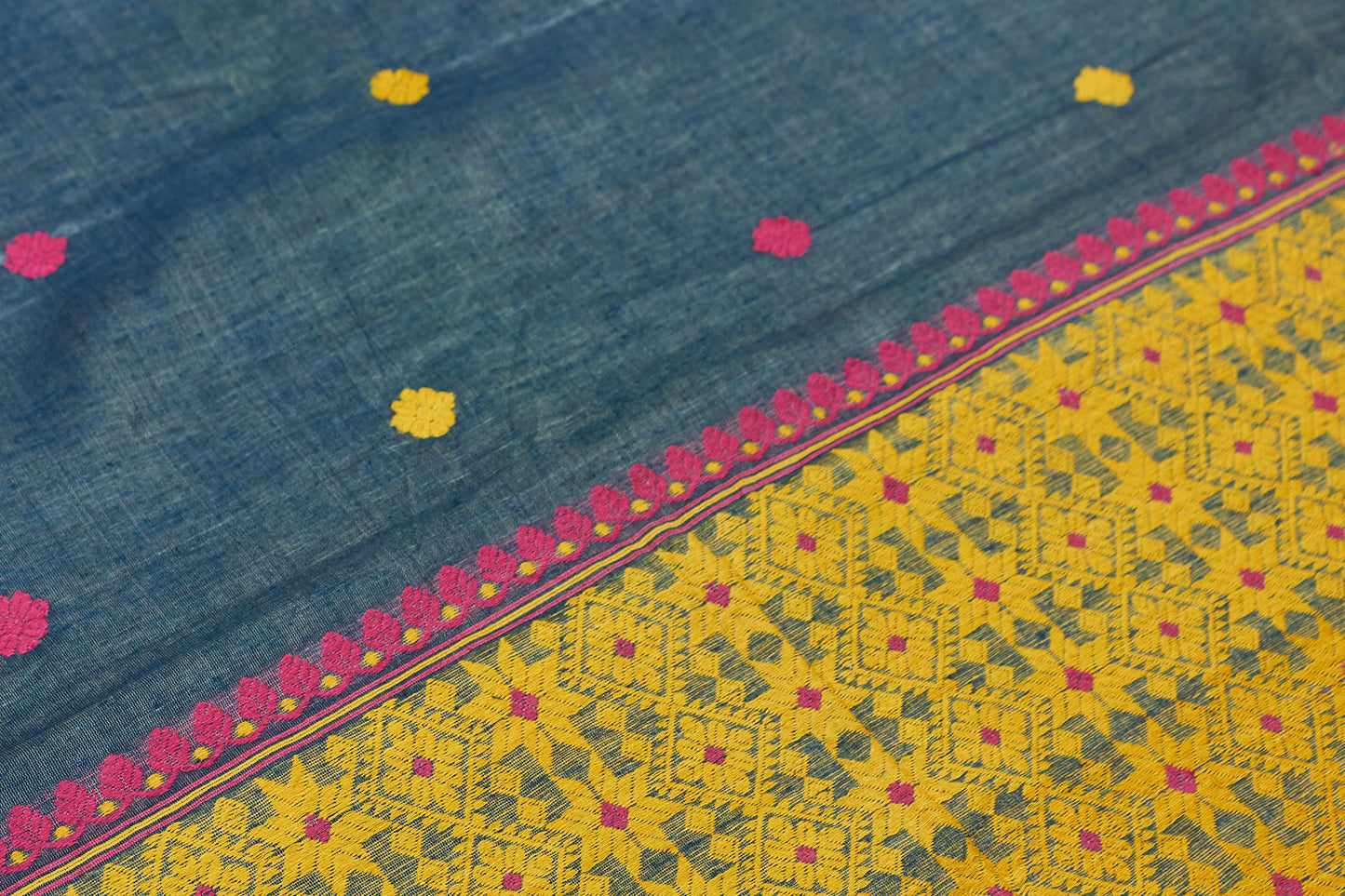 Blue Assam Eri Handloom Silk Sari (Fabriqué sur commande)