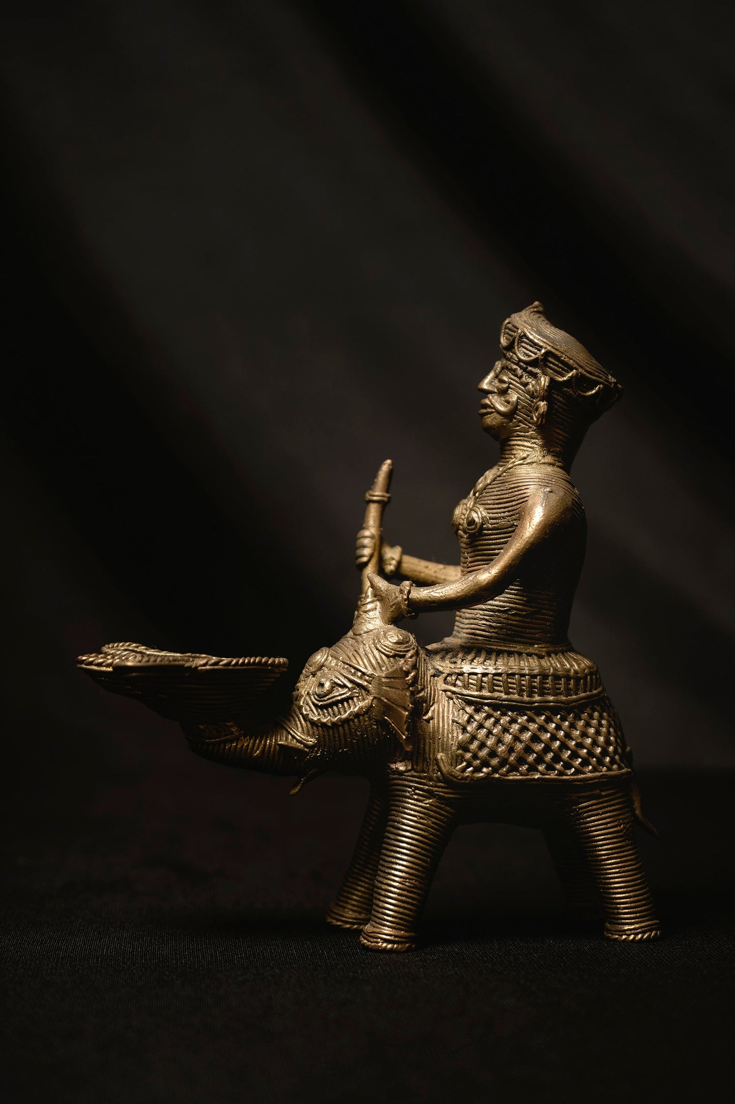 Lampe à huile Dokra antique Gajapati