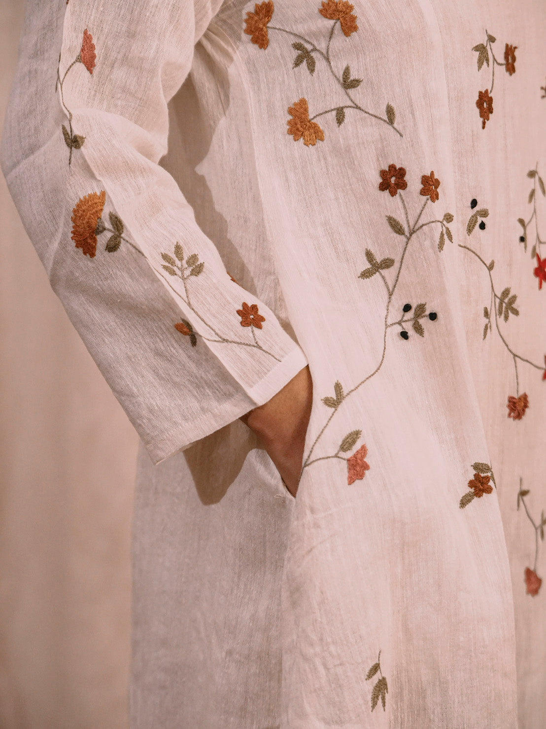 Couleurs de la robe d'automne | Robe Eri brodée à la main par Mulberry