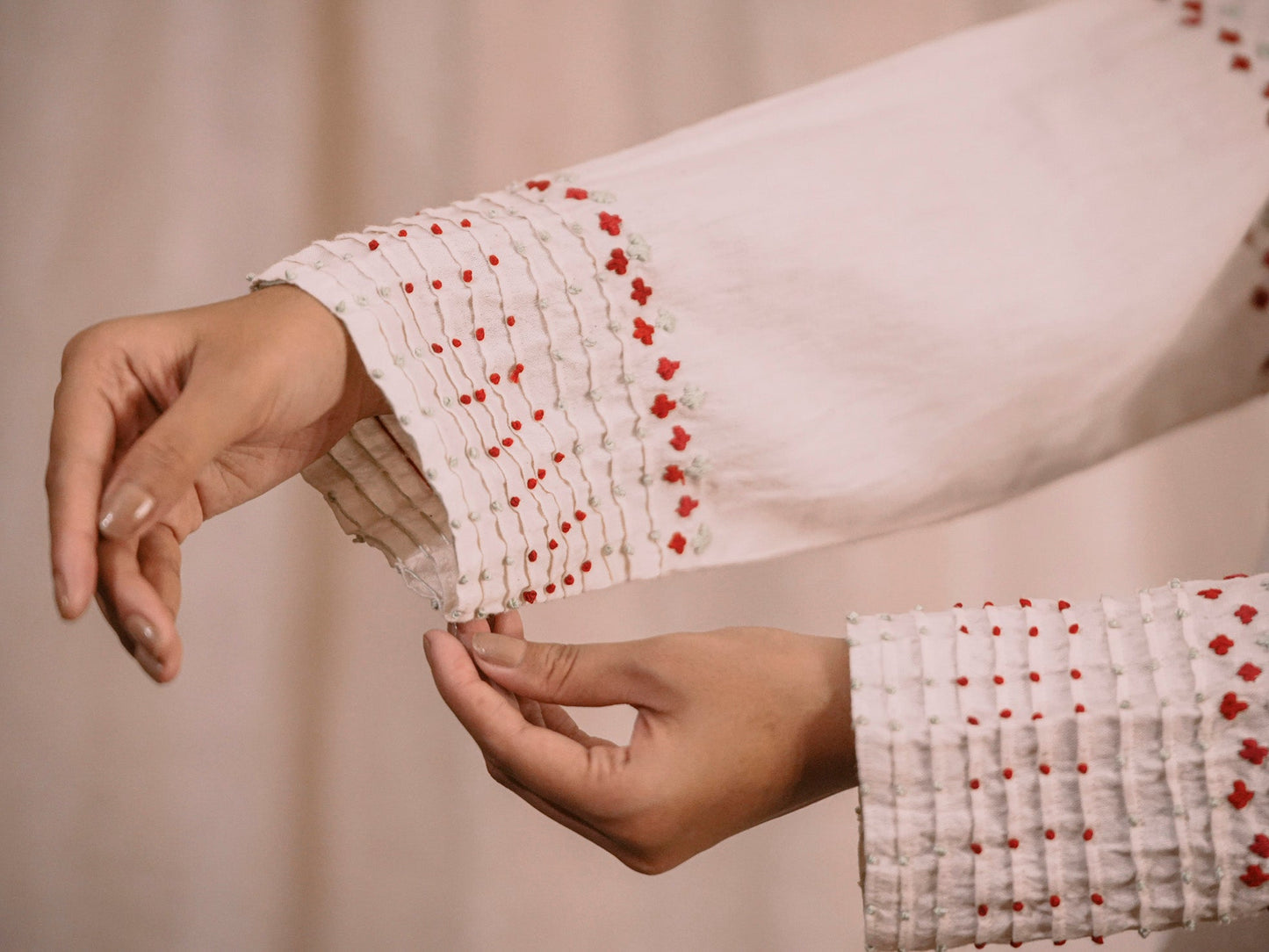 Gulaabi | Robe en coton Kora brodée à la main
