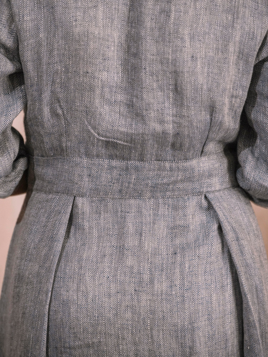 मेहर | हाथ से बुनी लिनन हेरिंगबोन बुनाई पोशाक