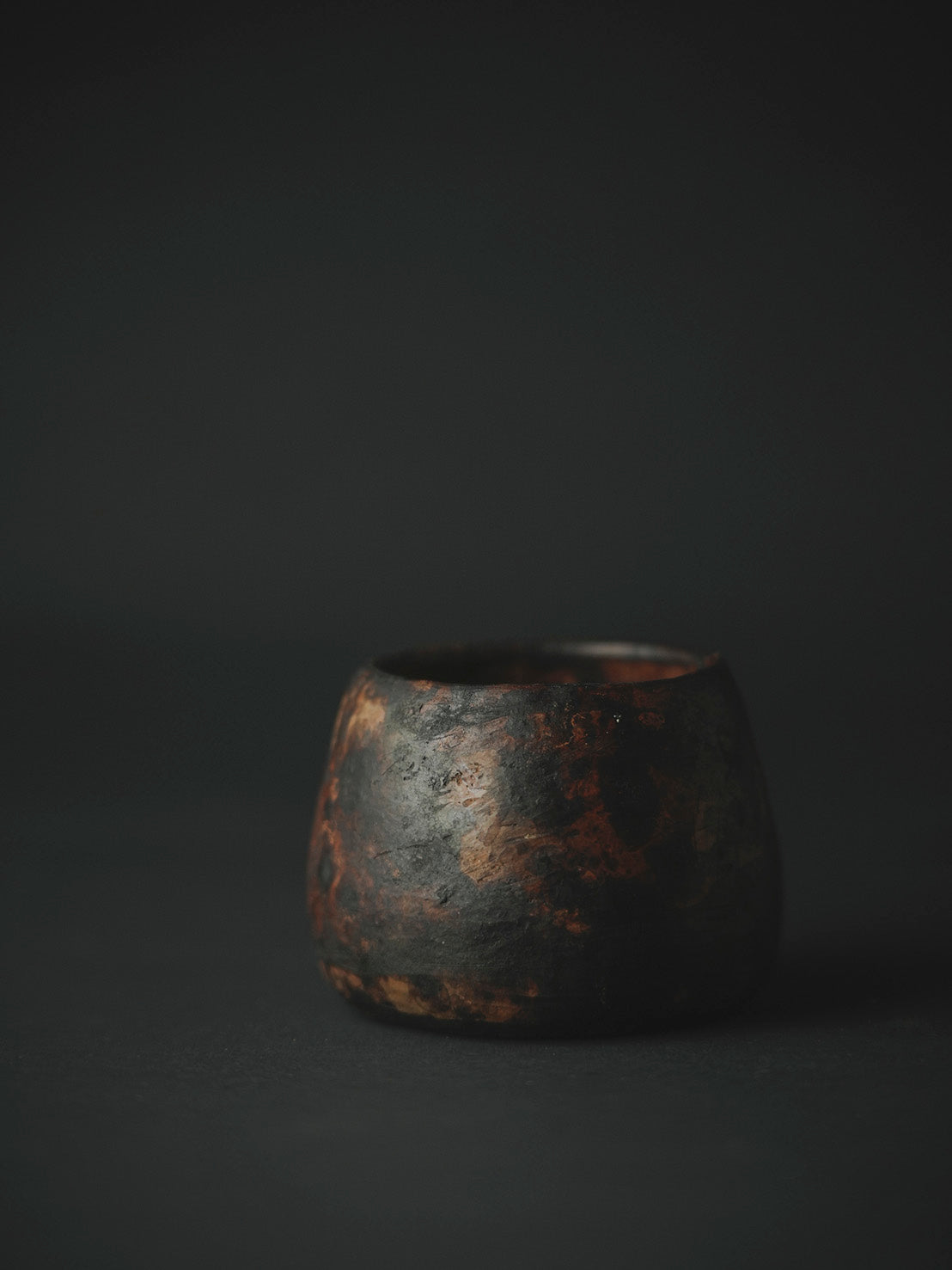 Tasses à thé fossiles de poterie noire