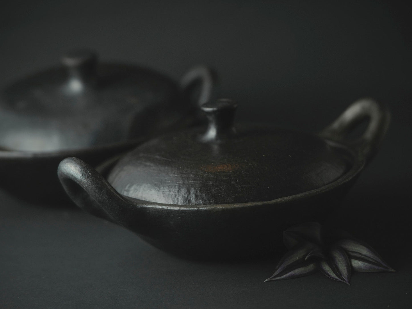 Kadhai de poterie noire Longpi avec couvercle
