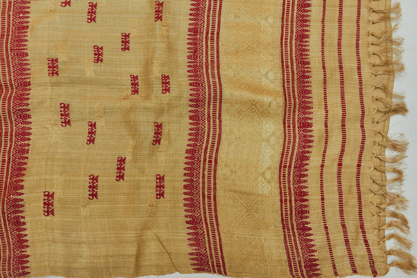 Sari en soie Assam Muga Handloom doré et rouge avec bordure tissée (fait sur commande)