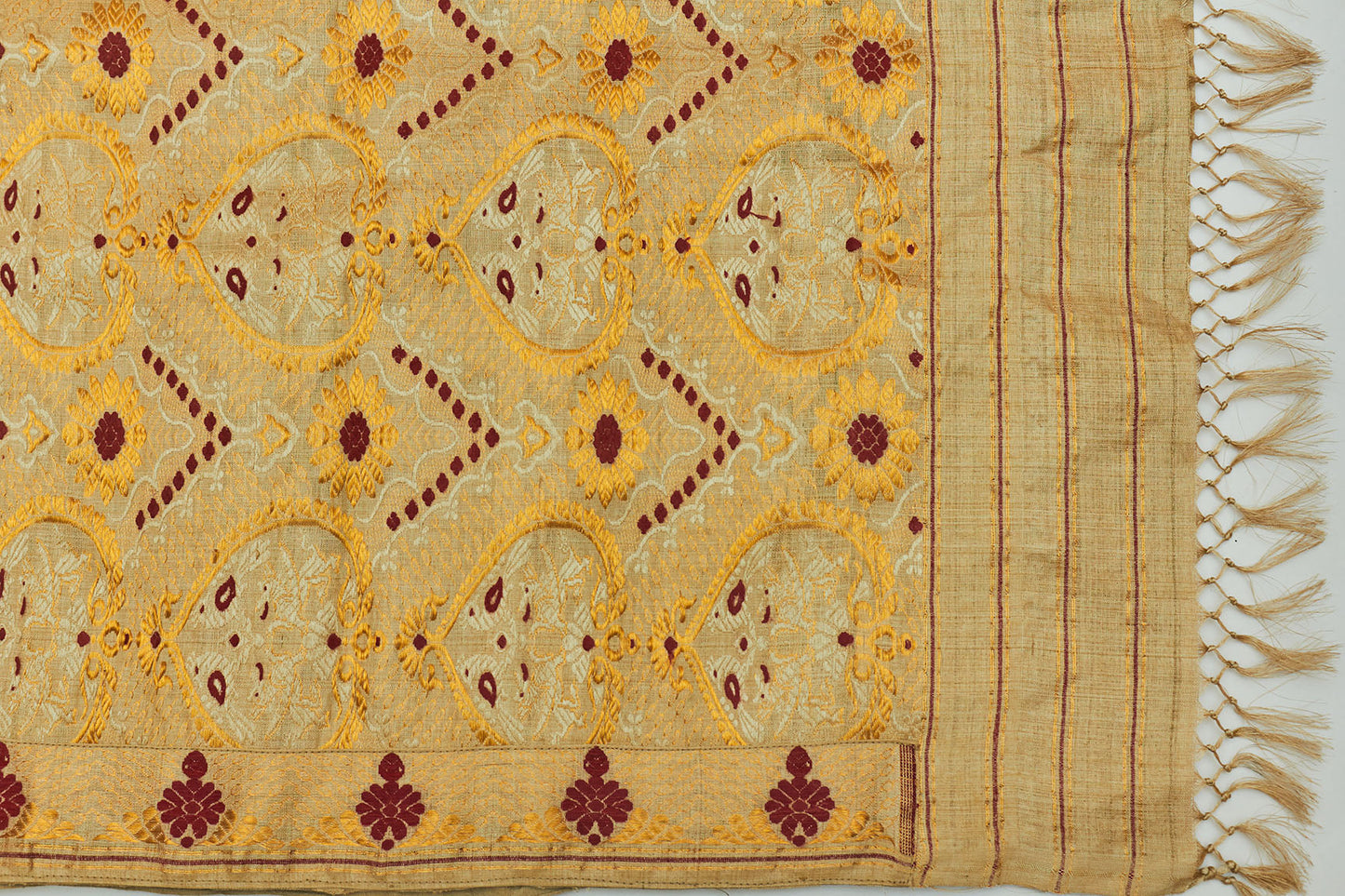 Le Kham Assam Muga Handloom Silk Sari (Fabriqué sur commande)